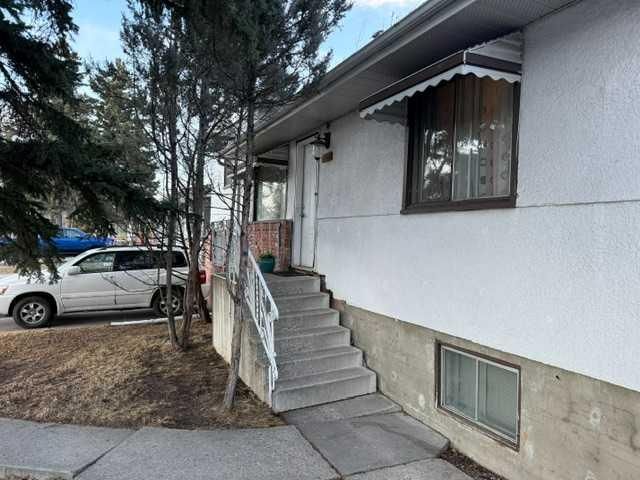 2412 35 Street SE, Calgary — photo 3 of 18