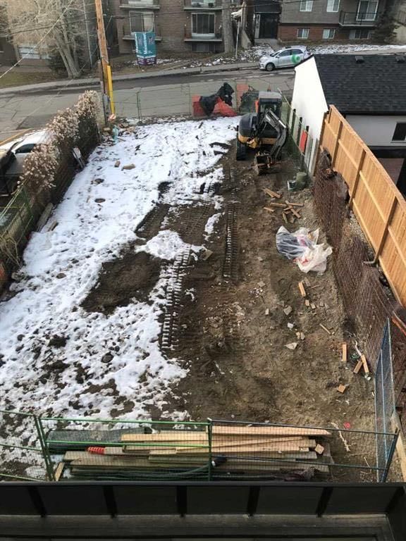 2310 17 Street SW, Calgary — photo 4 of 11