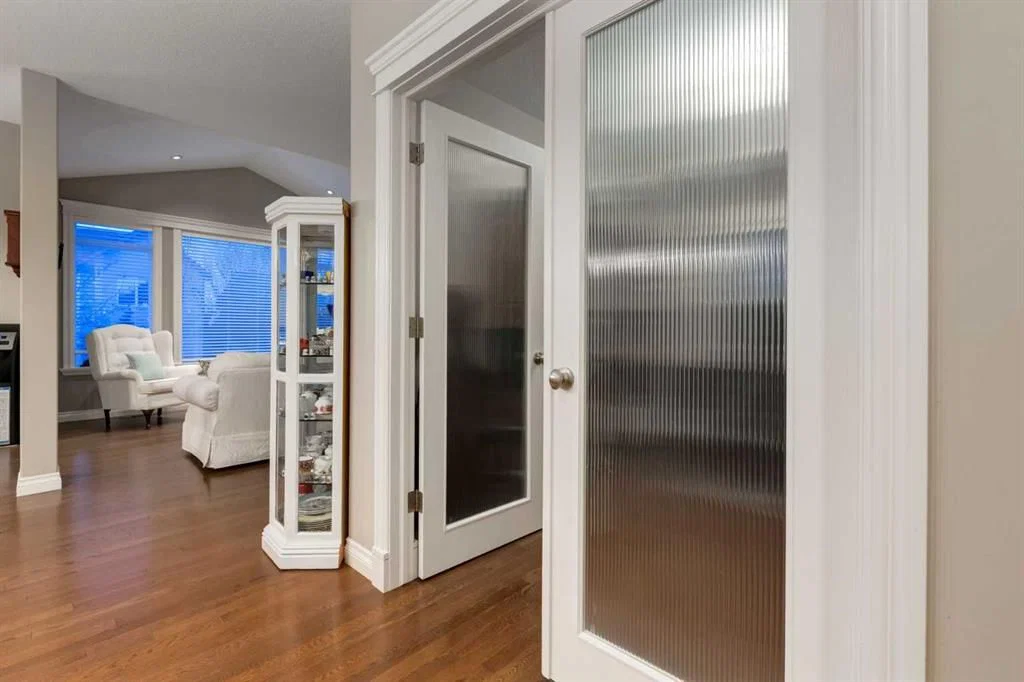 154 Aspen Hills Way SW, Calgary — photo 3 of 50