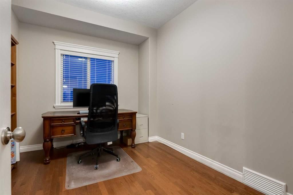 154 Aspen Hills Way SW, Calgary — photo 4 of 50