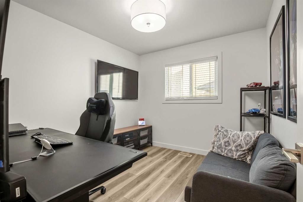 236 Mt Sparrowhawk Place SE, Calgary — photo 4 of 49