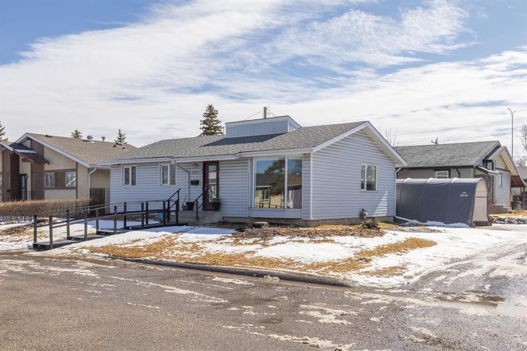 2302 Olympia Drive SE, Calgary — photo 2 of 30