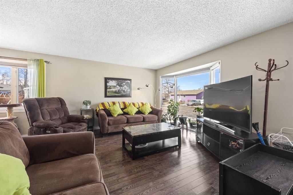 2302 Olympia Drive SE, Calgary — photo 5 of 30