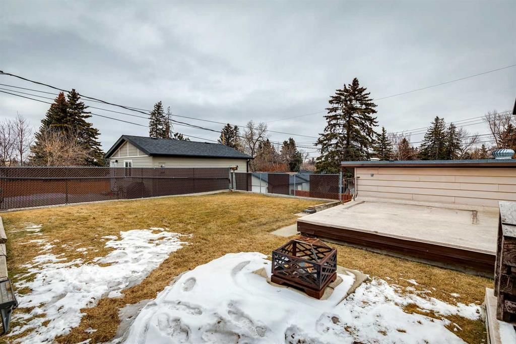 44 Fairview Crescent SE, Calgary — photo 2 of 37