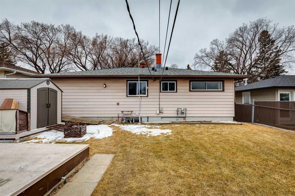 44 Fairview Crescent SE, Calgary — photo 5 of 37