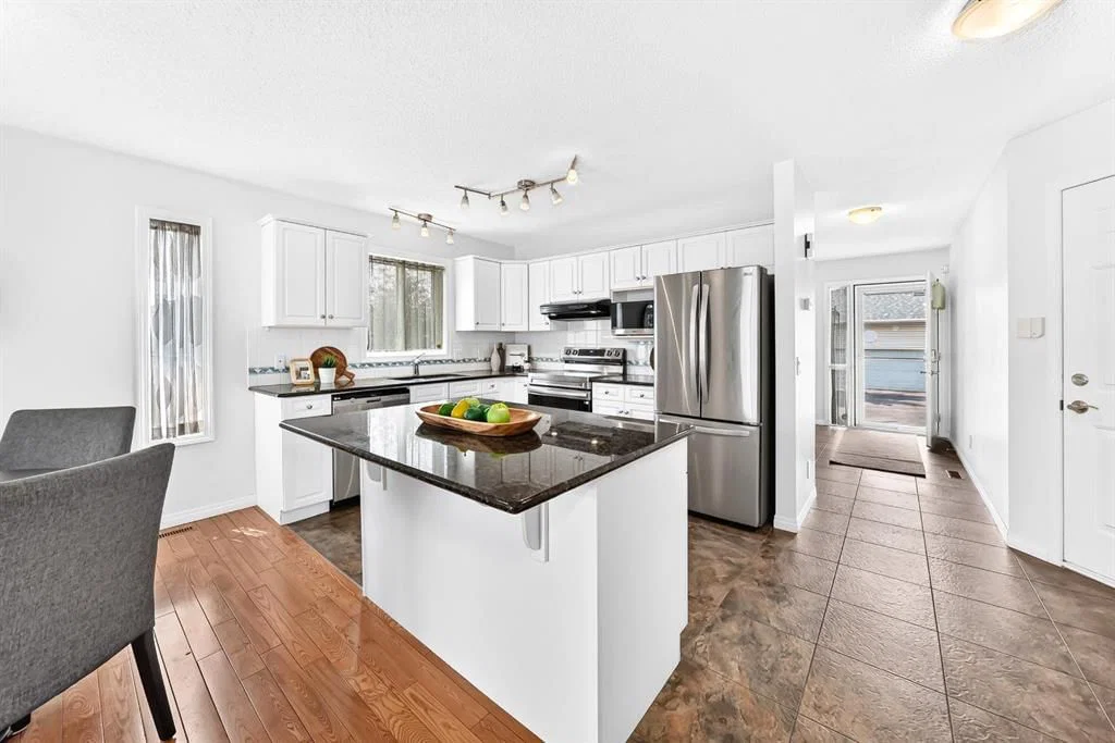 157 Hawkstone Manor NW, Calgary — photo 3 of 47