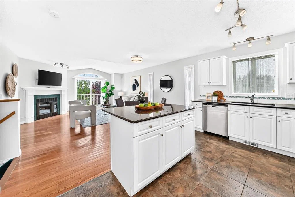 157 Hawkstone Manor NW, Calgary — photo 4 of 47