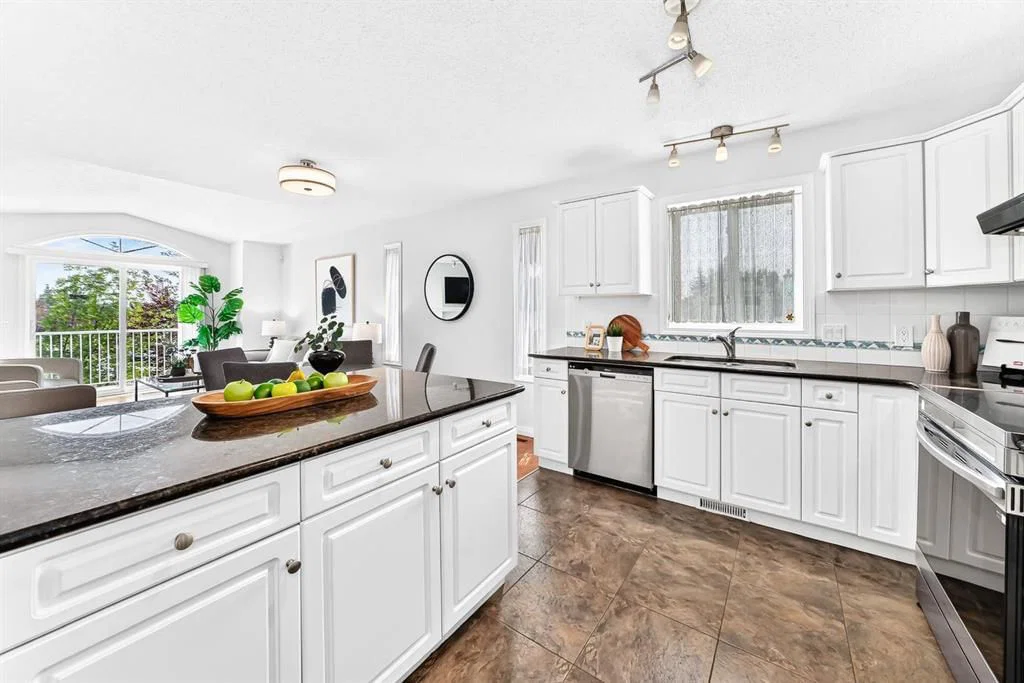 157 Hawkstone Manor NW, Calgary — photo 5 of 47