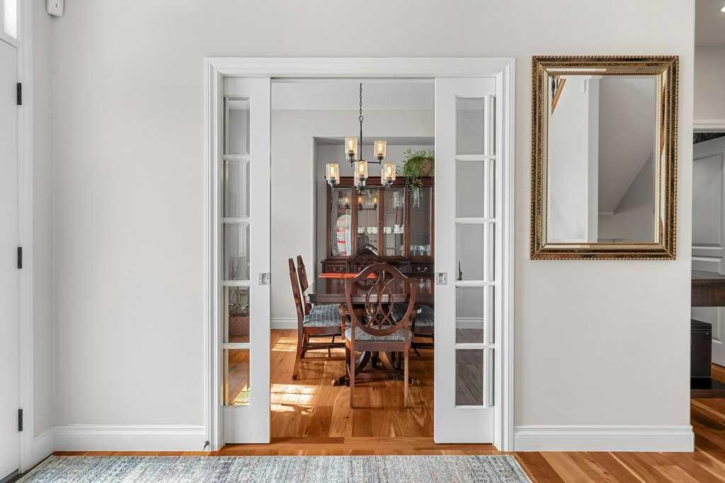 274 Somme Avenue SW, Calgary — photo 4 of 49