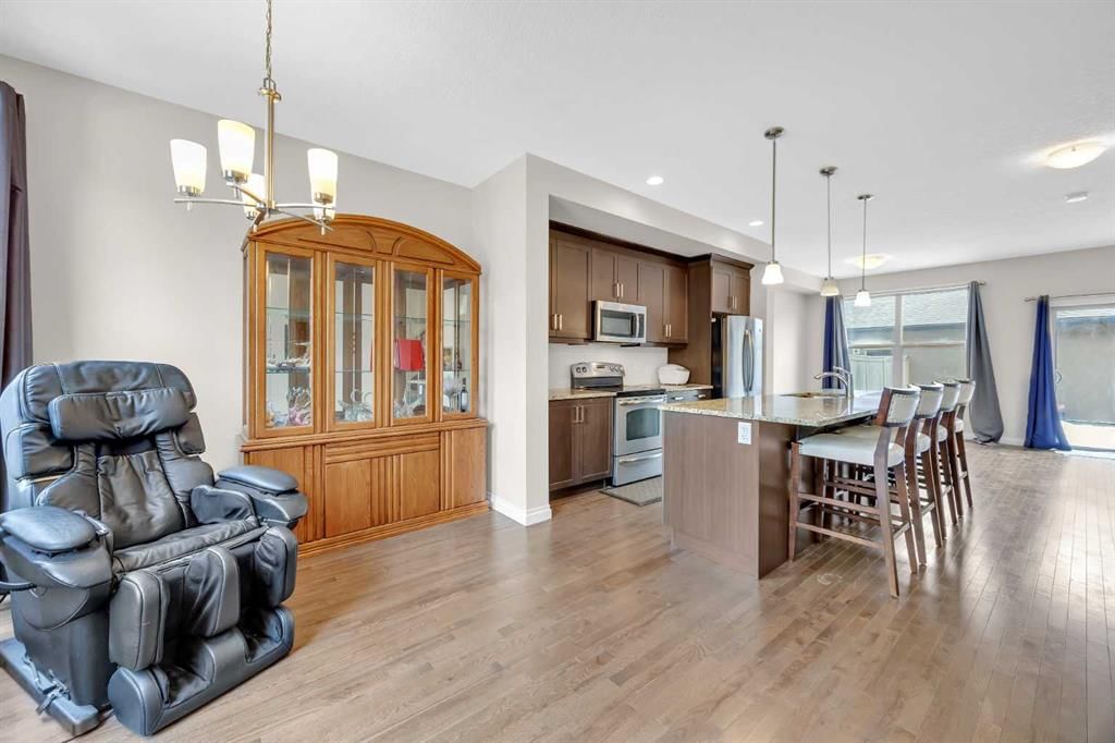 37 Sage Meadows Terrace NW, Calgary — photo 4 of 32