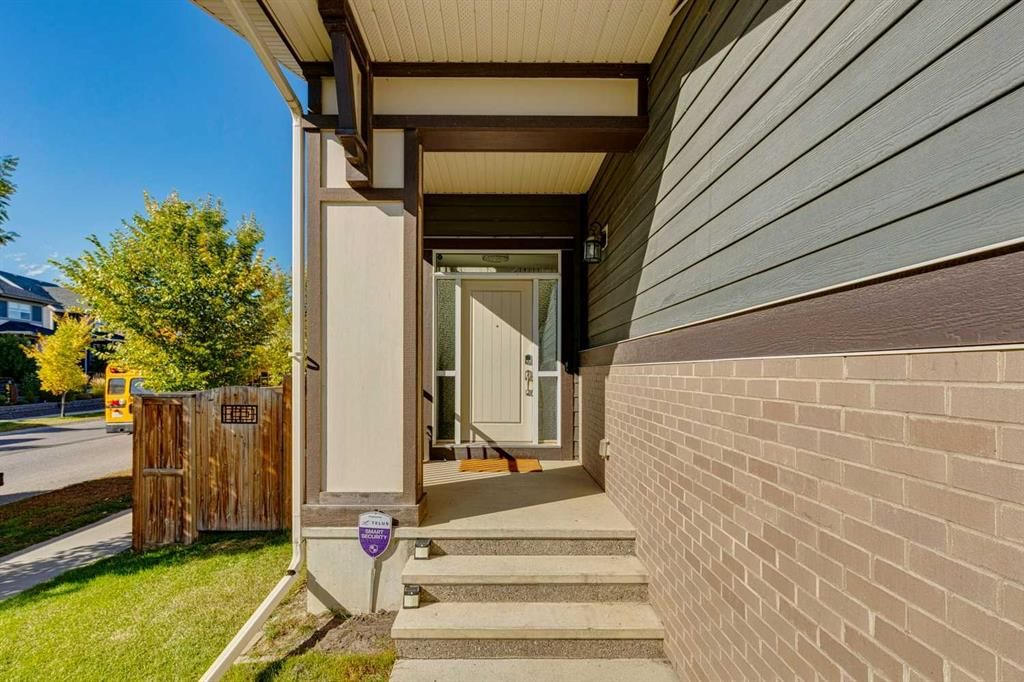 8 Masters Court SE, Calgary — photo 2 of 48