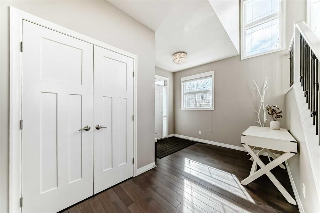 8 Masters Court SE, Calgary — photo 4 of 48
