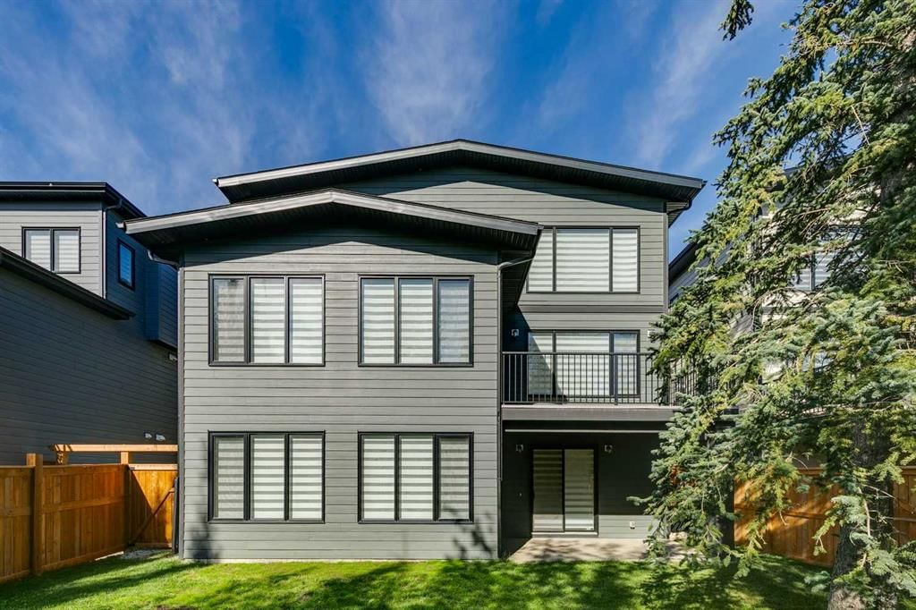 7901 8A Avenue SW, Calgary — photo 3 of 50