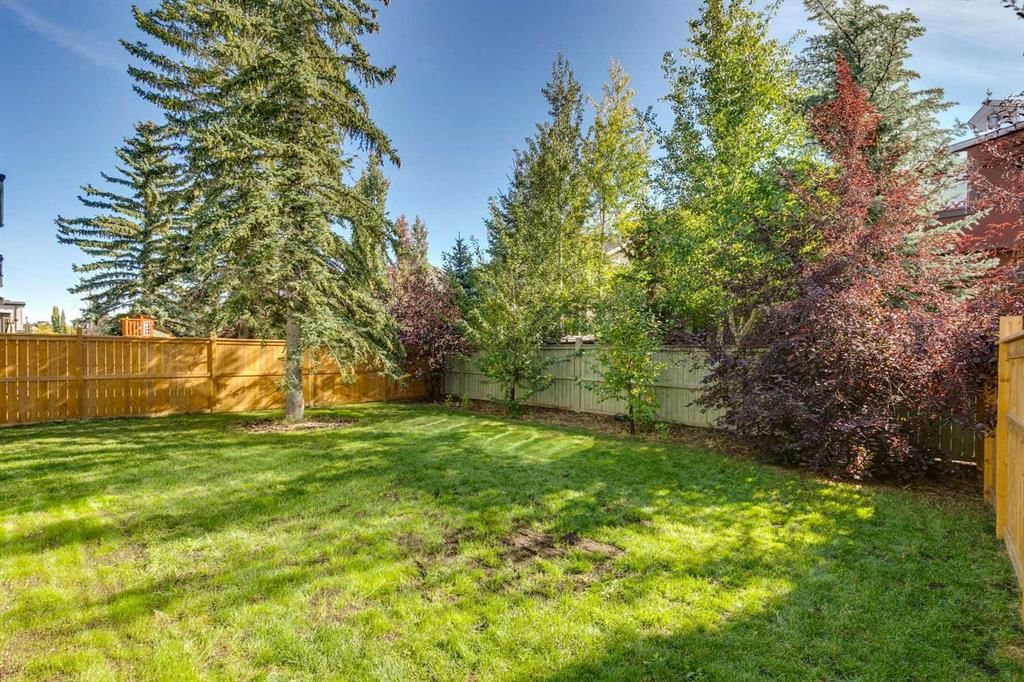 7901 8A Avenue SW, Calgary — photo 5 of 50