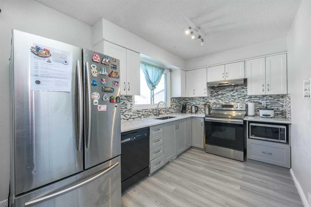 427 Rundlelawn Way NE, Calgary — photo 3 of 42