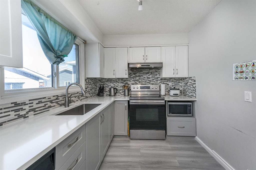 427 Rundlelawn Way NE, Calgary — photo 5 of 42