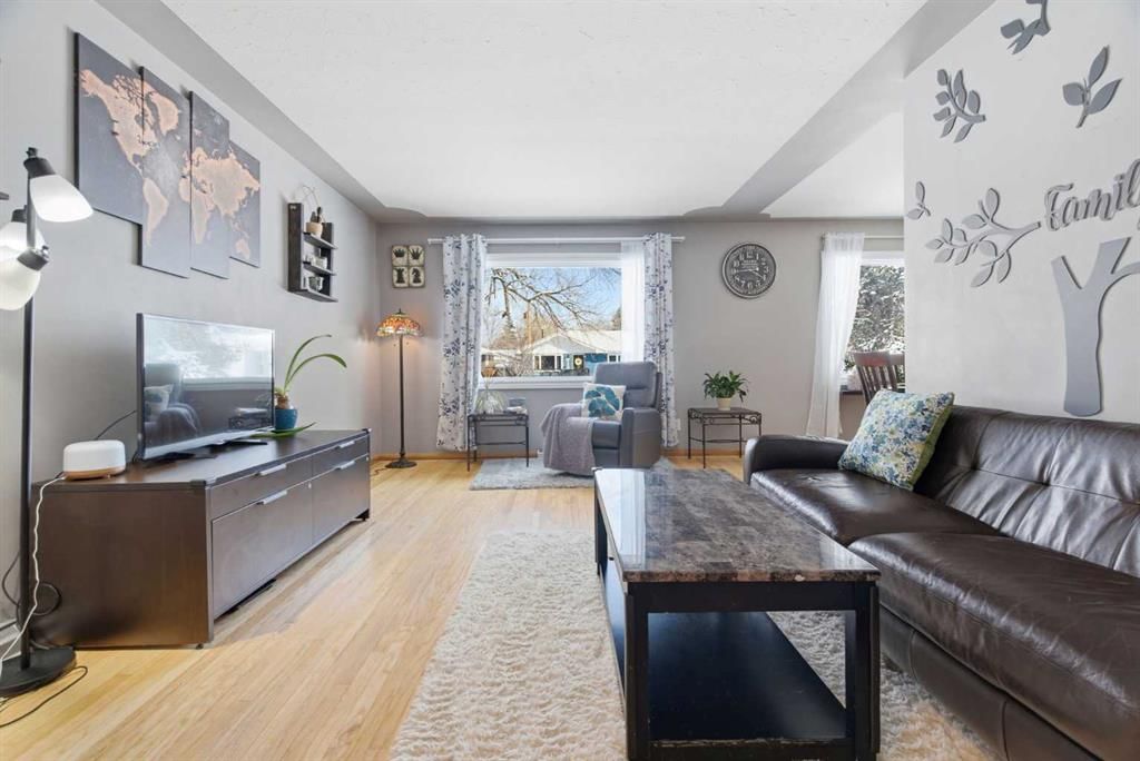 1011 18a Street NE, Calgary — photo 3 of 29