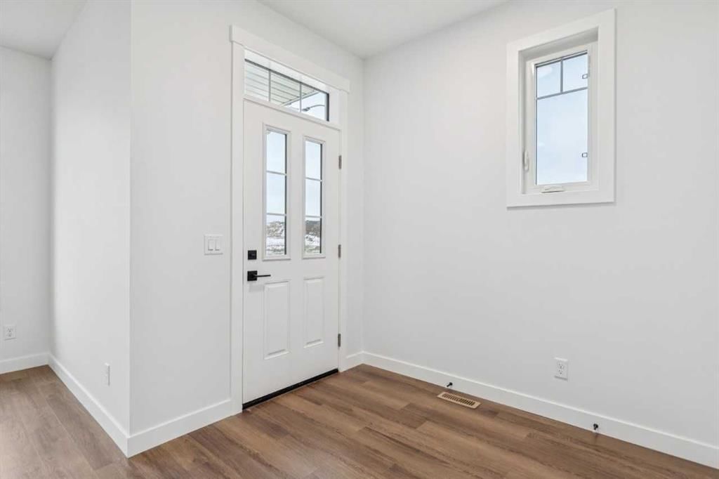 15477 45 Street SW, Calgary — photo 4 of 45