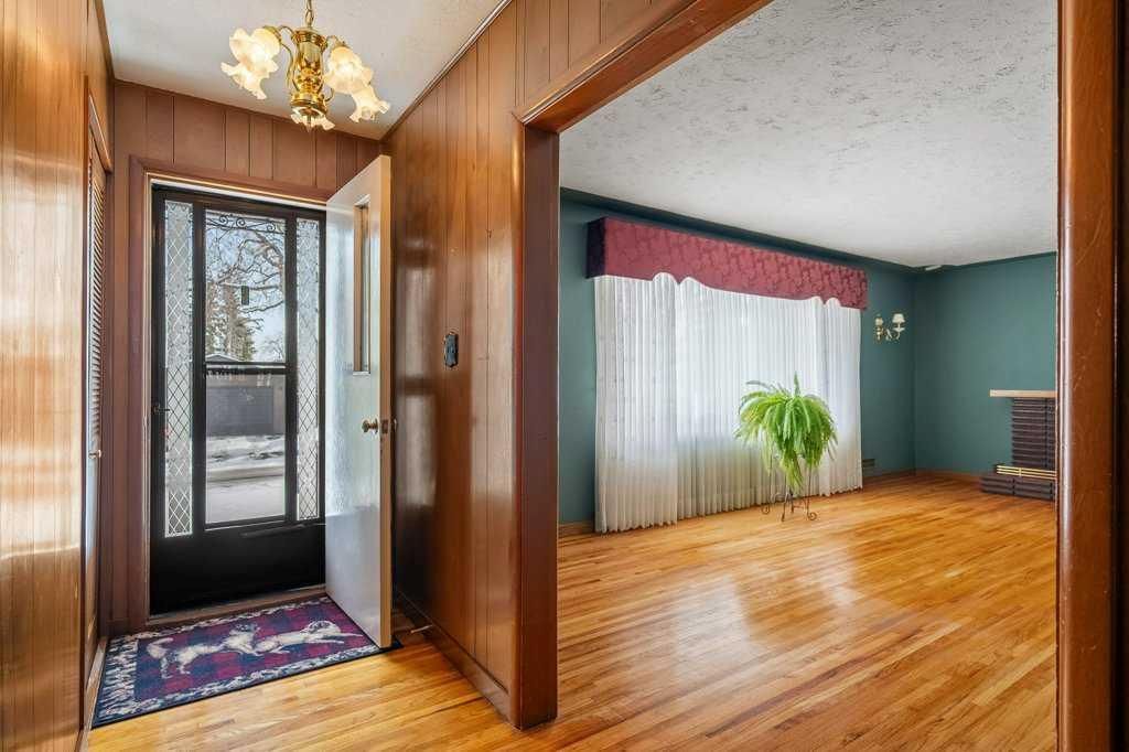 635 36 Street SW, Calgary — photo 2 of 50