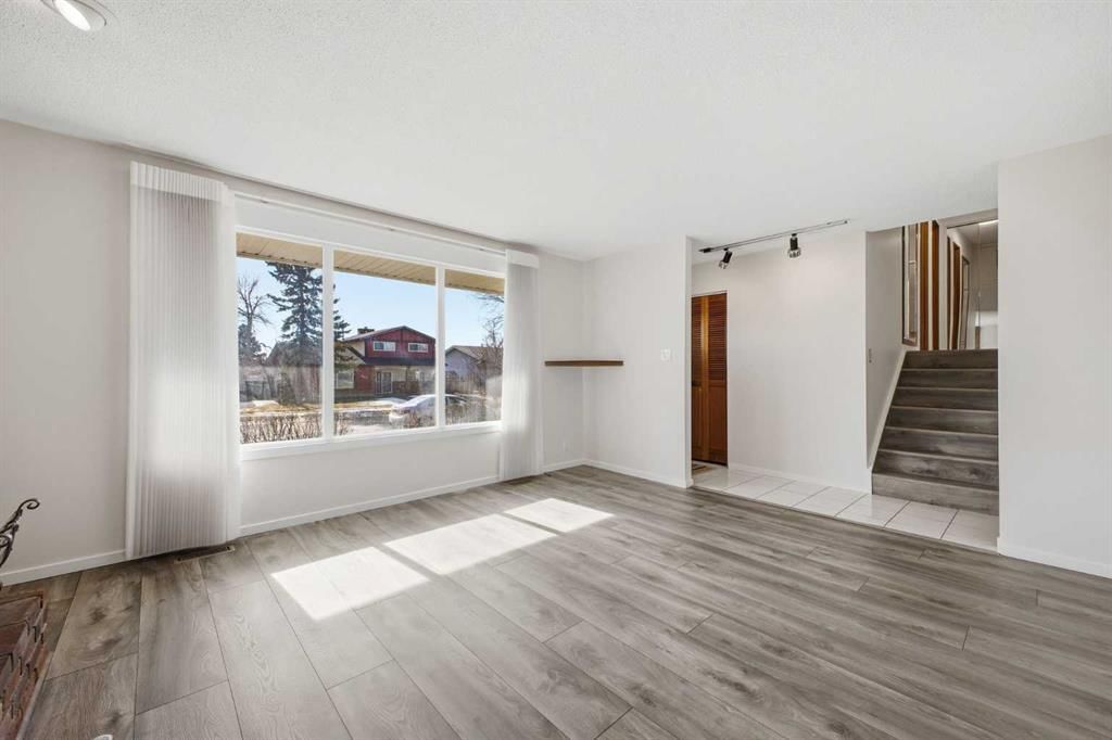 4636 26 Avenue NE, Calgary — photo 5 of 40