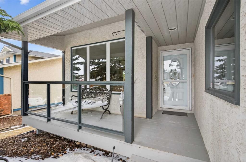 677 Hawkwood Boulevard NW, Calgary — photo 2 of 50