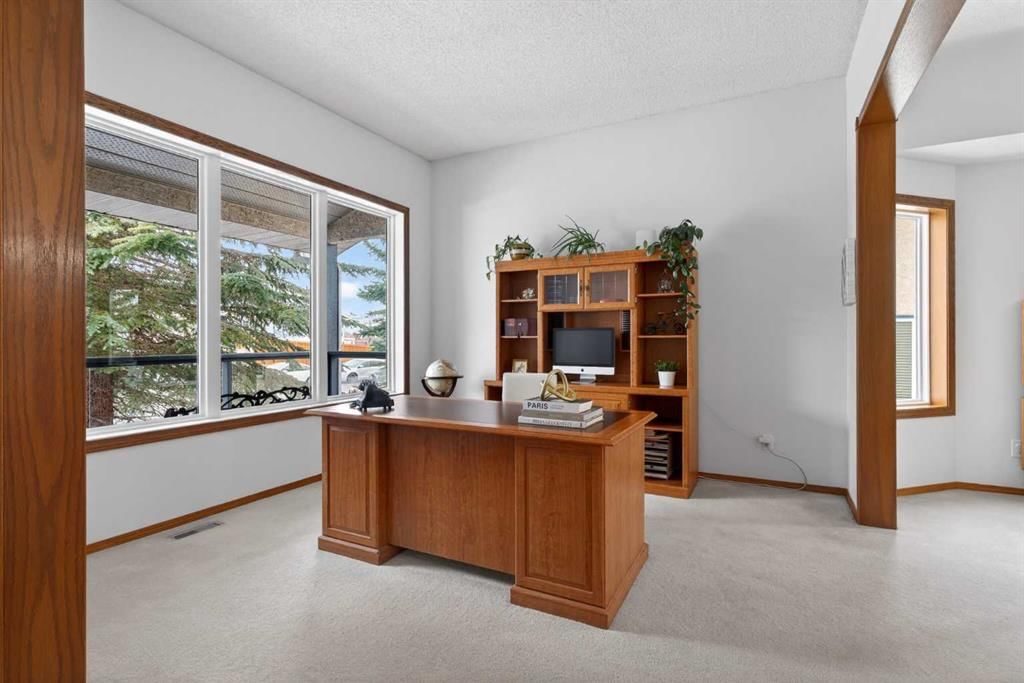 677 Hawkwood Boulevard NW, Calgary — photo 5 of 50