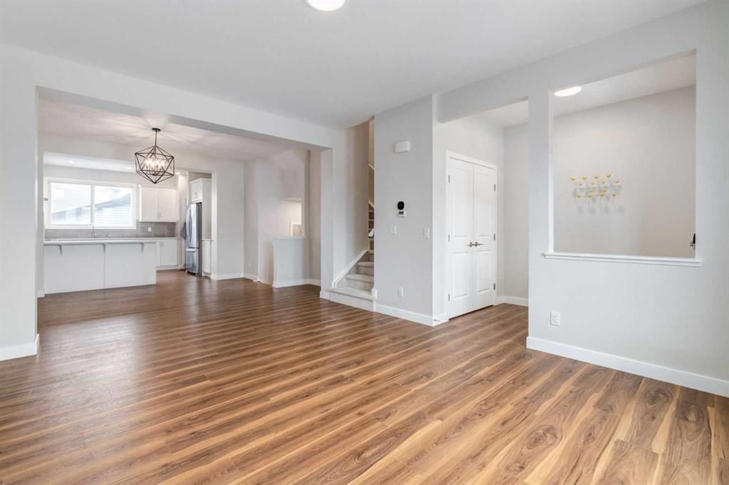 124 Belmont Boulevard SW, Calgary — photo 4 of 37