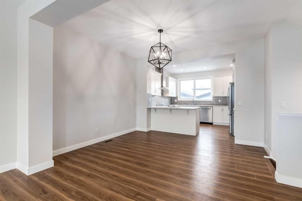 124 Belmont Boulevard SW, Calgary — photo 5 of 37