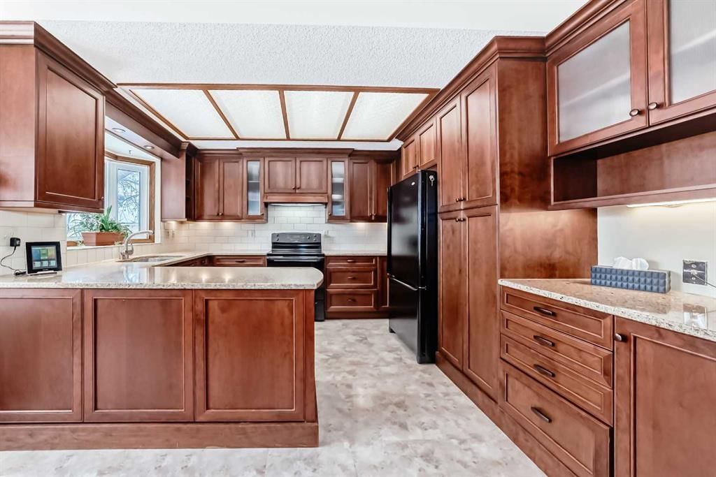 204 Edcath Place NW, Calgary — photo 4 of 50