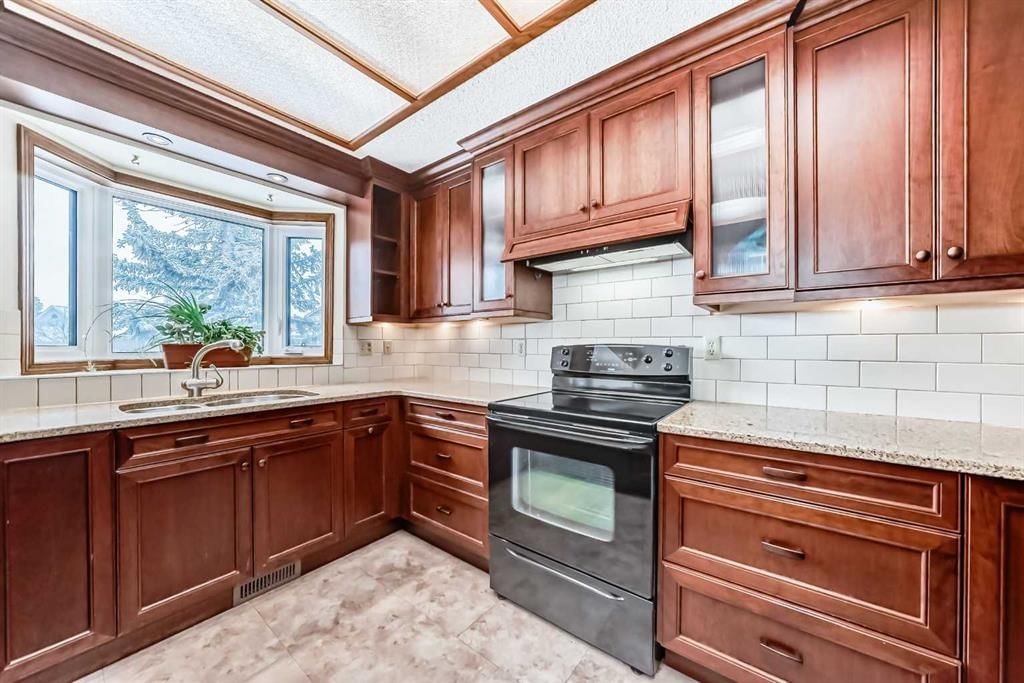 204 Edcath Place NW, Calgary — photo 5 of 50