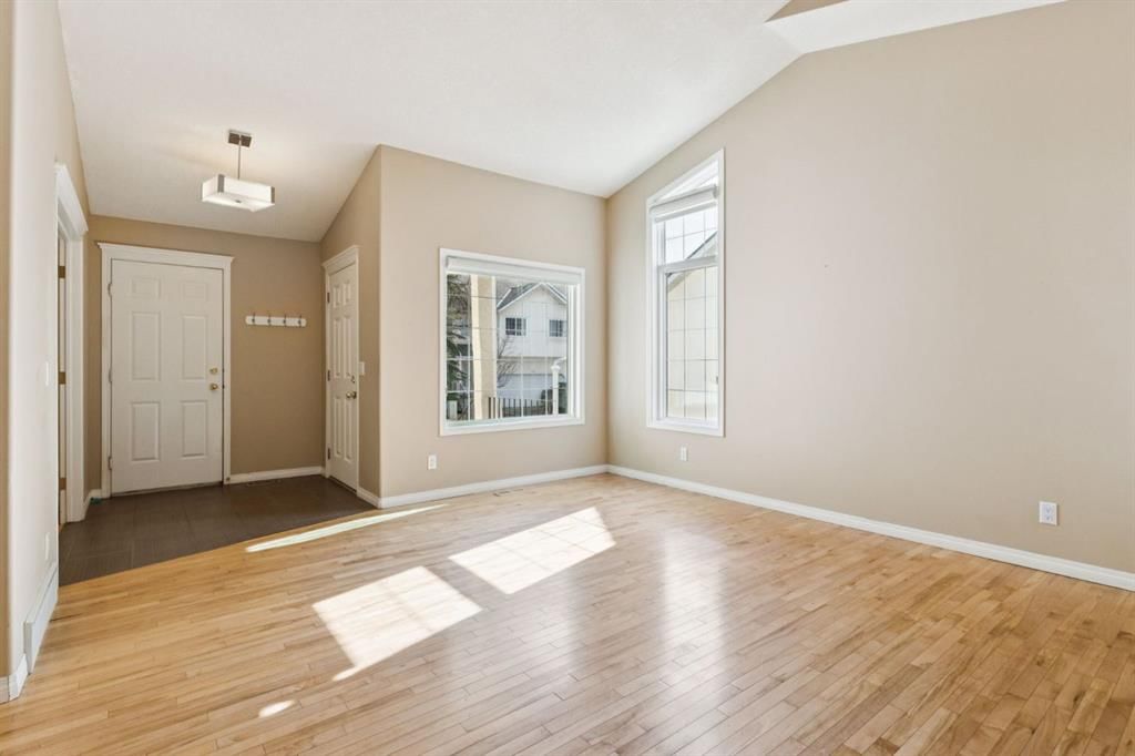 363 Prominence Heights SW, Calgary — photo 5 of 36