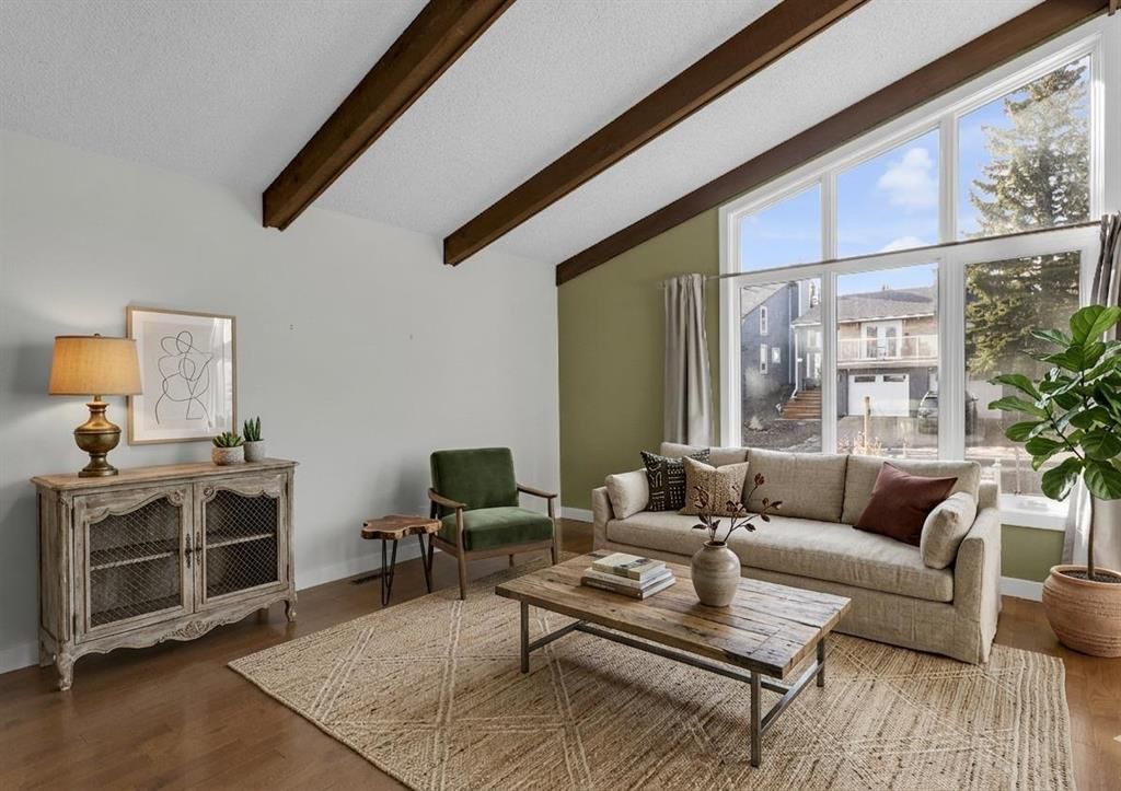 15 Beaconsfield Place NW, Calgary — photo 2 of 47
