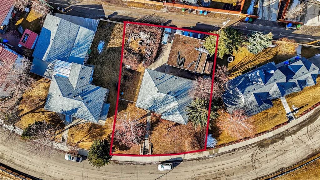 931 Robert Road NE, Calgary — photo 2 of 14