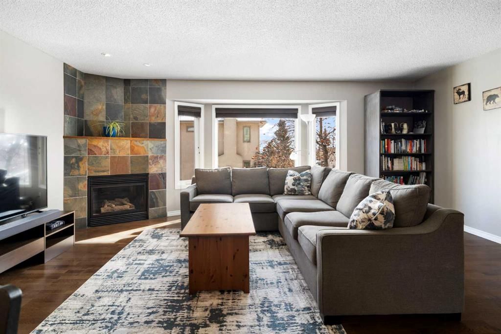 222 Christie Park Mews SW, Calgary — photo 3 of 29