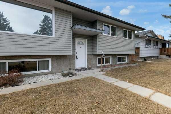 3 Madigan Court NE, Calgary — photo 2 of 28