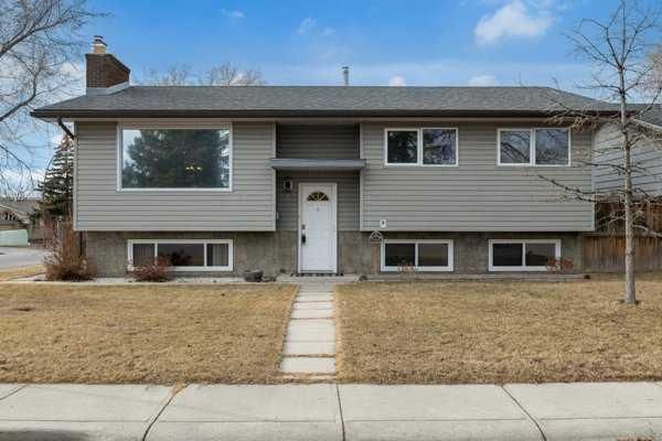3 Madigan Court NE, Calgary — photo 3 of 28