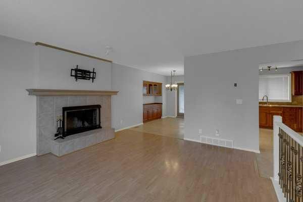 3 Madigan Court NE, Calgary — photo 5 of 28