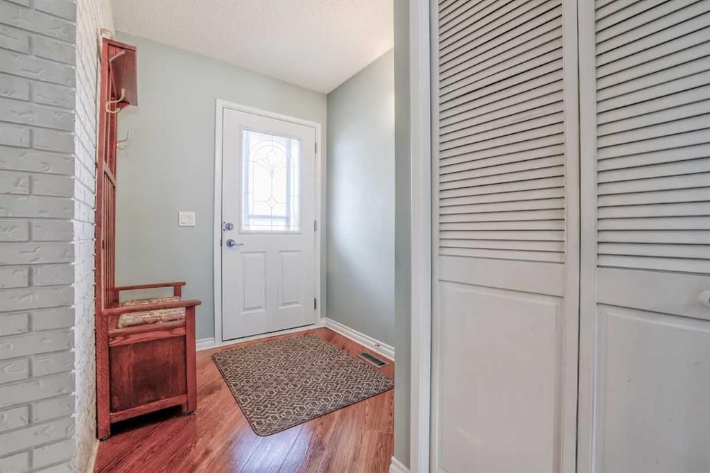 232 Templeside Circle NE, Calgary — photo 2 of 34