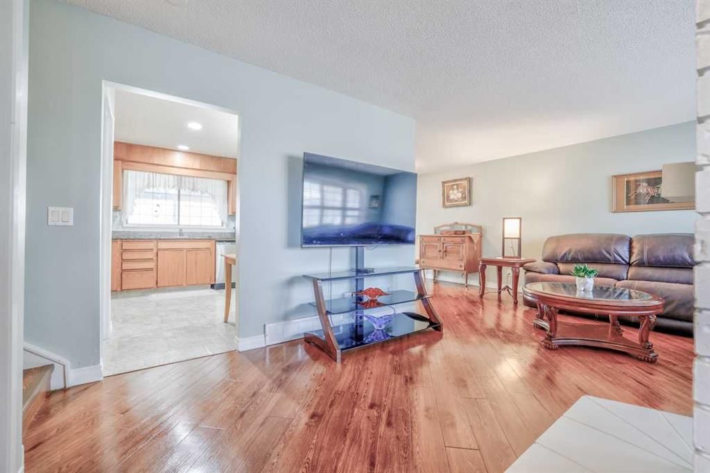 232 Templeside Circle NE, Calgary — photo 3 of 34