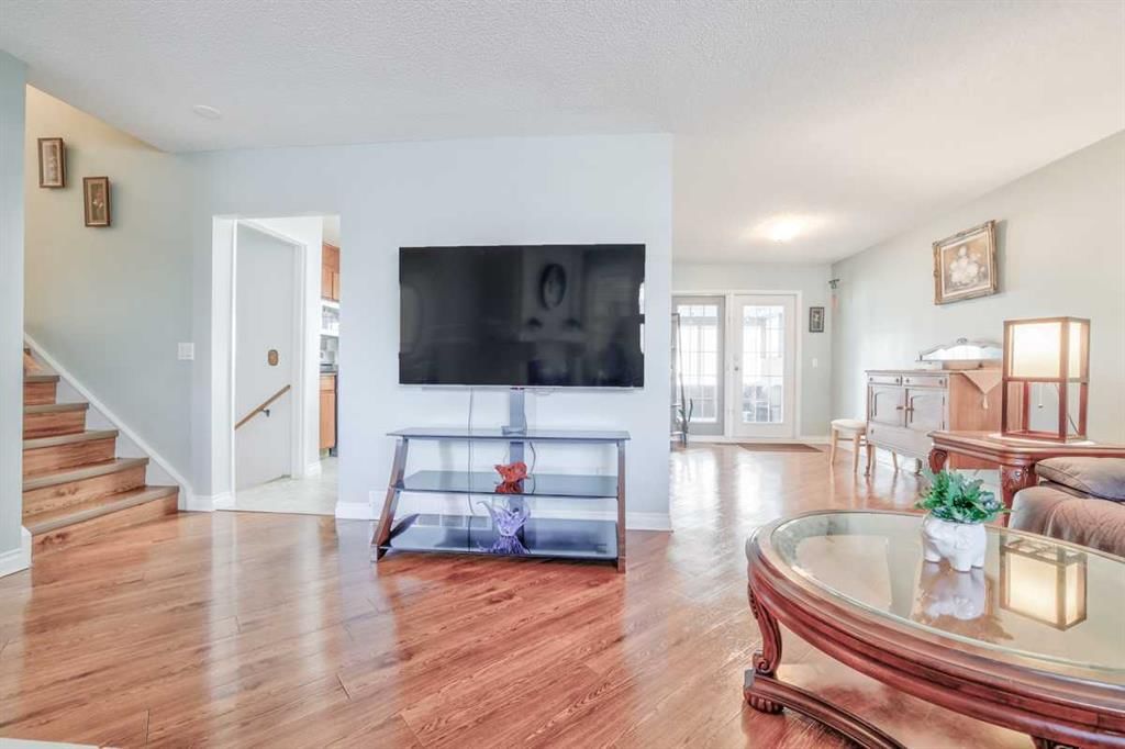 232 Templeside Circle NE, Calgary — photo 5 of 34
