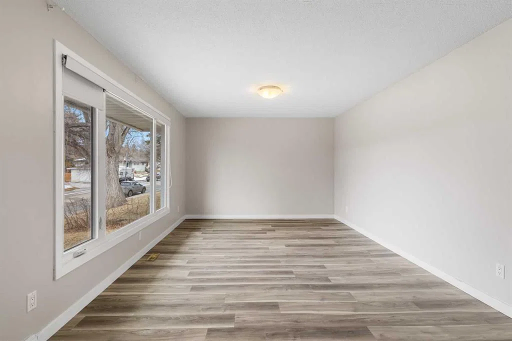 7604 Hunterfield Road NW, Calgary — photo 3 of 37