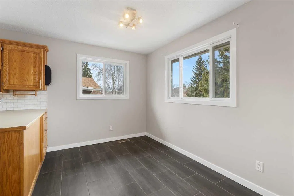 7604 Hunterfield Road NW, Calgary — photo 5 of 37