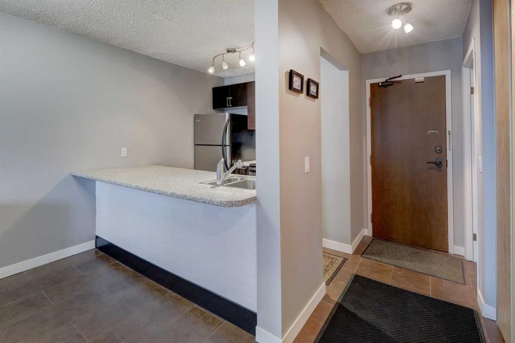 711, 738 3 Avenue SW, Calgary — photo 5 of 33