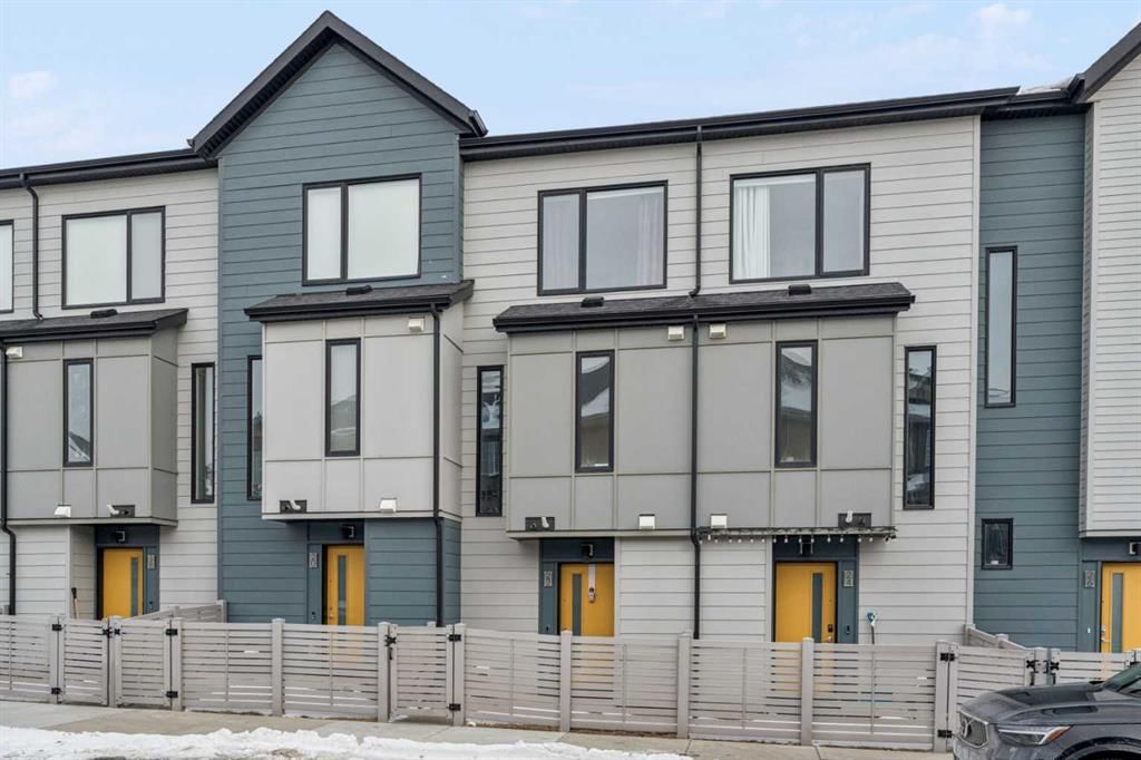 22 Evanscrest Court NW, Calgary — photo 2 of 26
