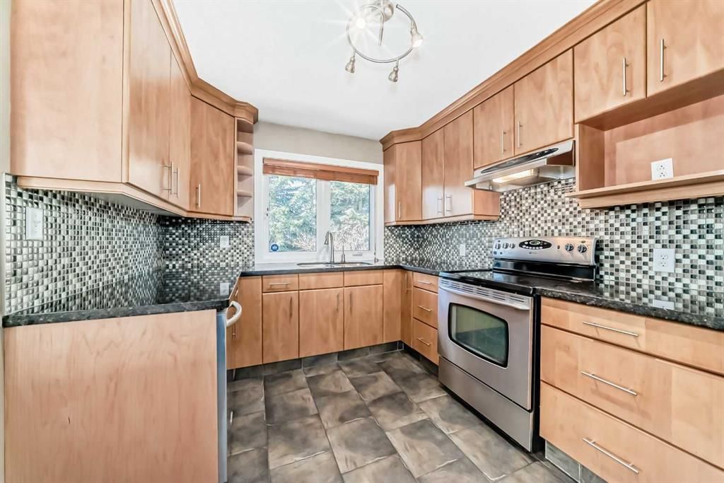 27 Gladeview Crescent SW, Calgary — photo 3 of 46