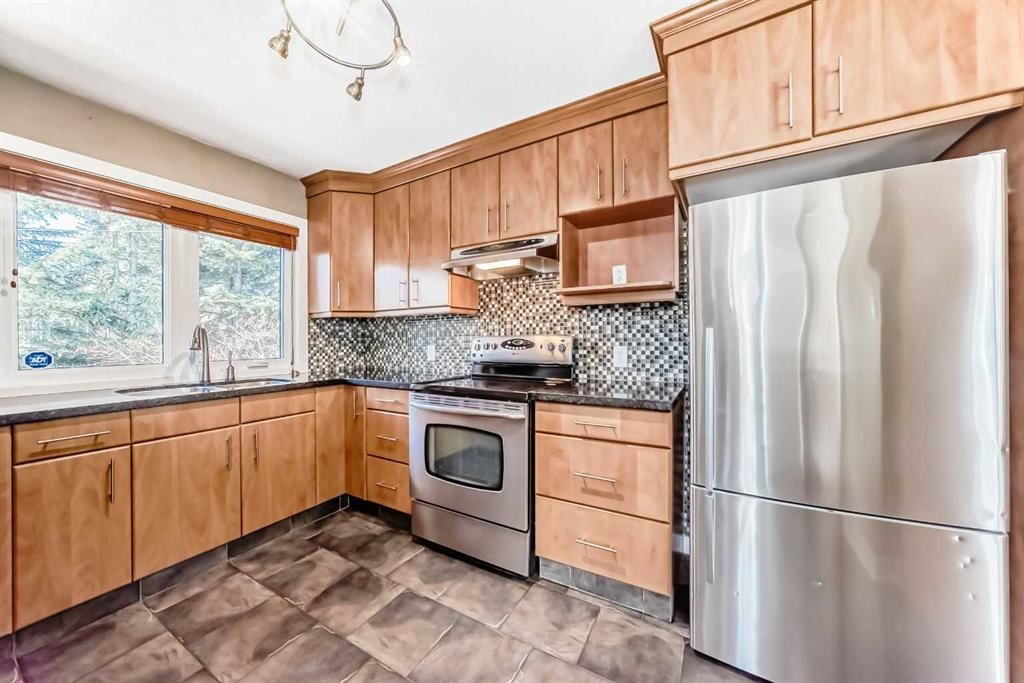 27 Gladeview Crescent SW, Calgary — photo 4 of 46