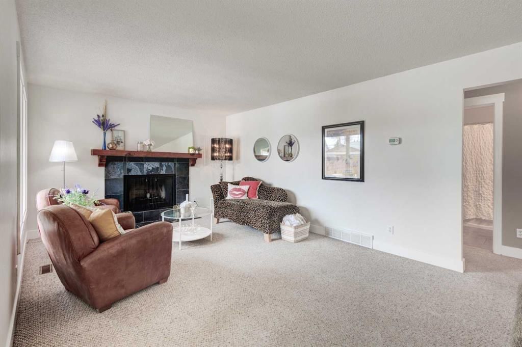 88 Sunhurst Road SE, Calgary — photo 3 of 35