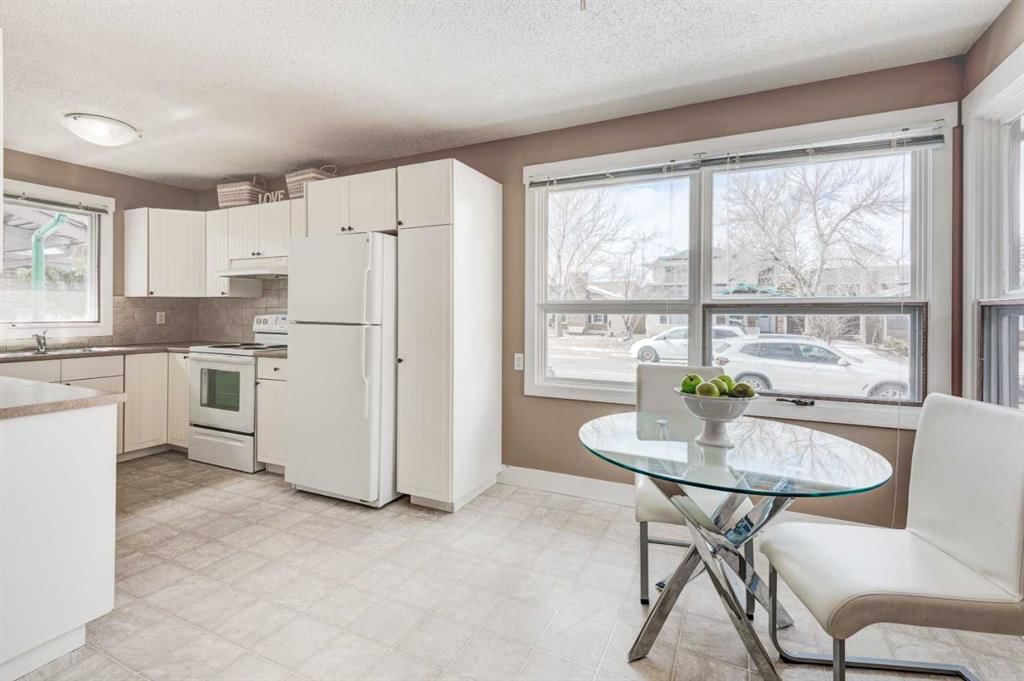 88 Sunhurst Road SE, Calgary — photo 5 of 35
