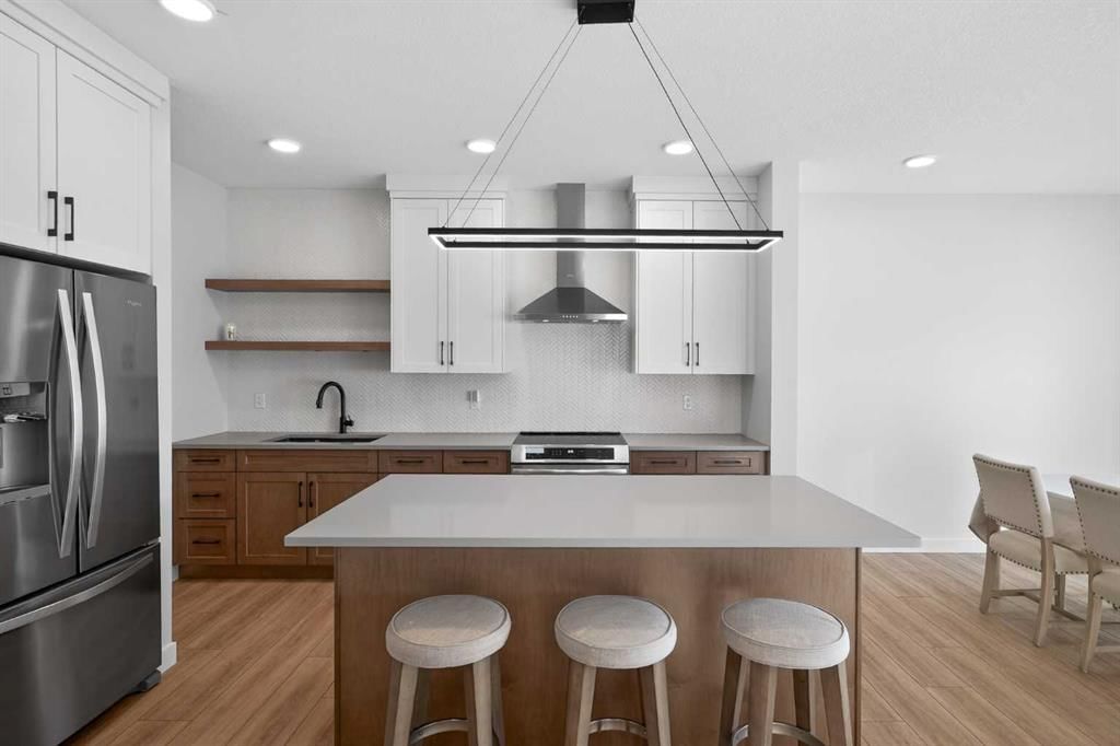 78 Silverton Glen Crescent SW, Calgary — main listing photo