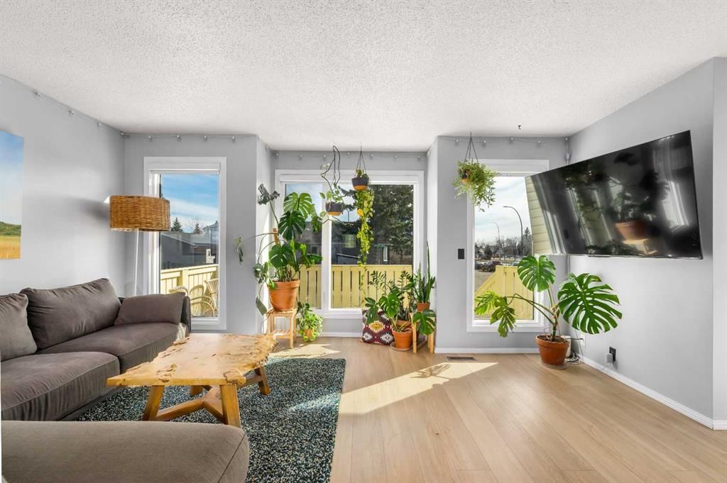 92 Millcrest Green SW, Calgary — photo 3 of 38
